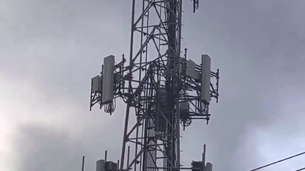 Florida man who claimed to be a T-Mobile employee shut down the power to this cell tower in Miami