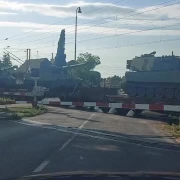 A large column of Italian 155-mm self-propelled guns M109L was spotted in Slovakia