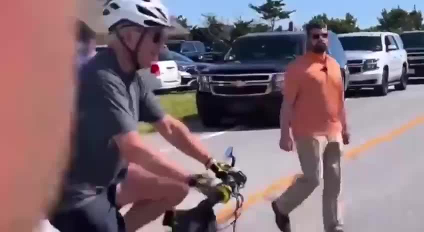 Joe Biden crashes his bike in Delaware