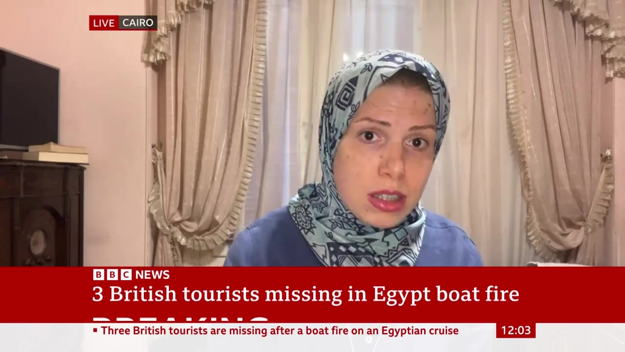 Egypt boat fire_ Three British tourists missing – BBC News