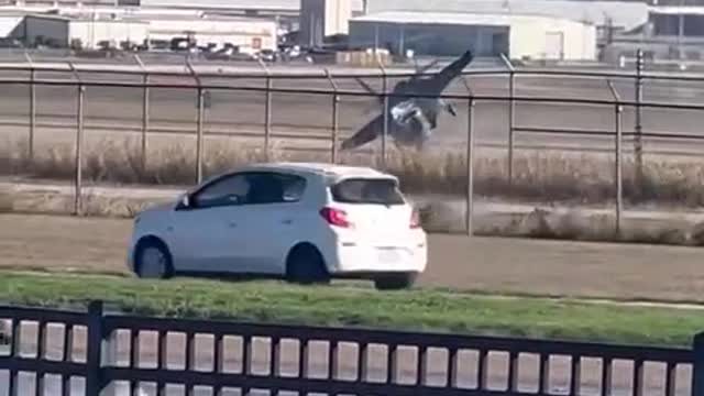 🇺🇸F-35 doing what it does best and a pilot doing god knows what.... 😱😱😱