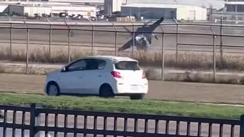 🇺🇸F-35 doing what it does best and a pilot doing god knows what.... 😱😱😱