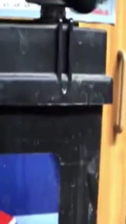 How to CLEAN the battery terminals. #shorts #tips #mechanics #tutorial #battery