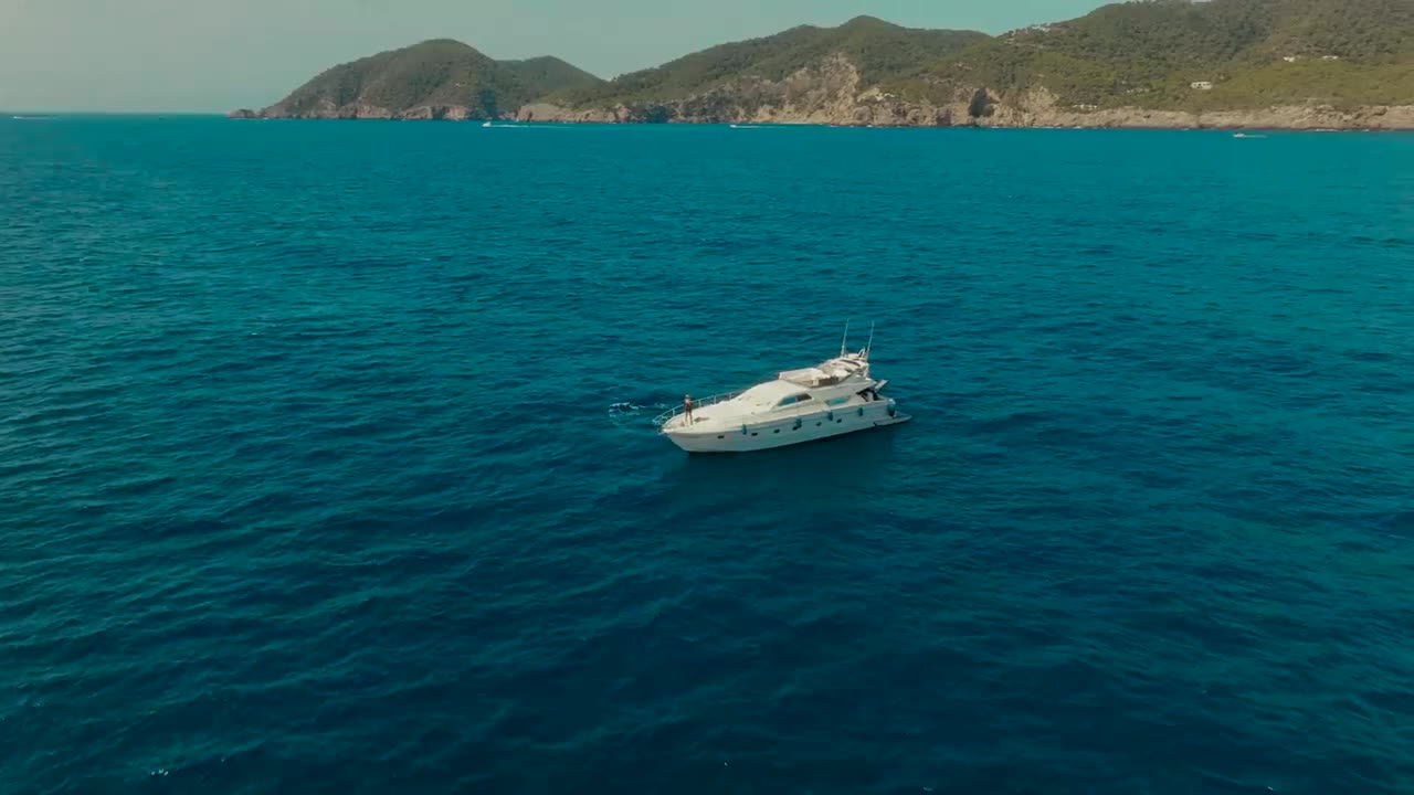 David Guetta & Bebe Rexha - I'm Good (Blue) [Official Music Video]