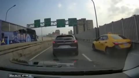 The 7.4 earthquake that hit #Taiwan was caught on dashcam