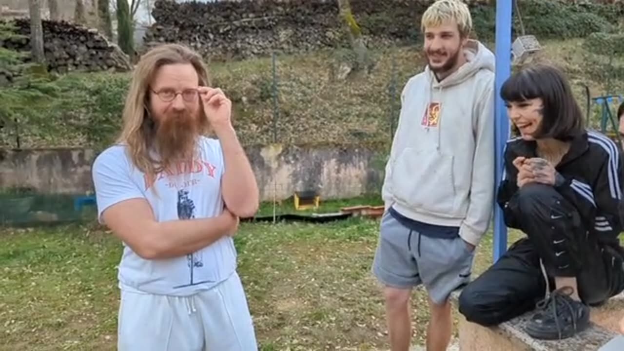 2023-03-19 (2) - balançoire - Twitch Triskelina