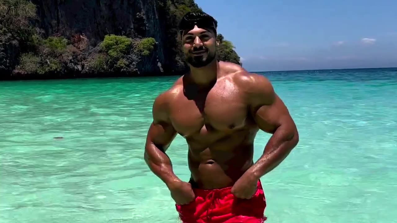 😎 When Bodybuilders Go To The Sea 🌊 Andrew Body 😳 Fitness Model Man 🔥 bodybuilder Attitude 😎