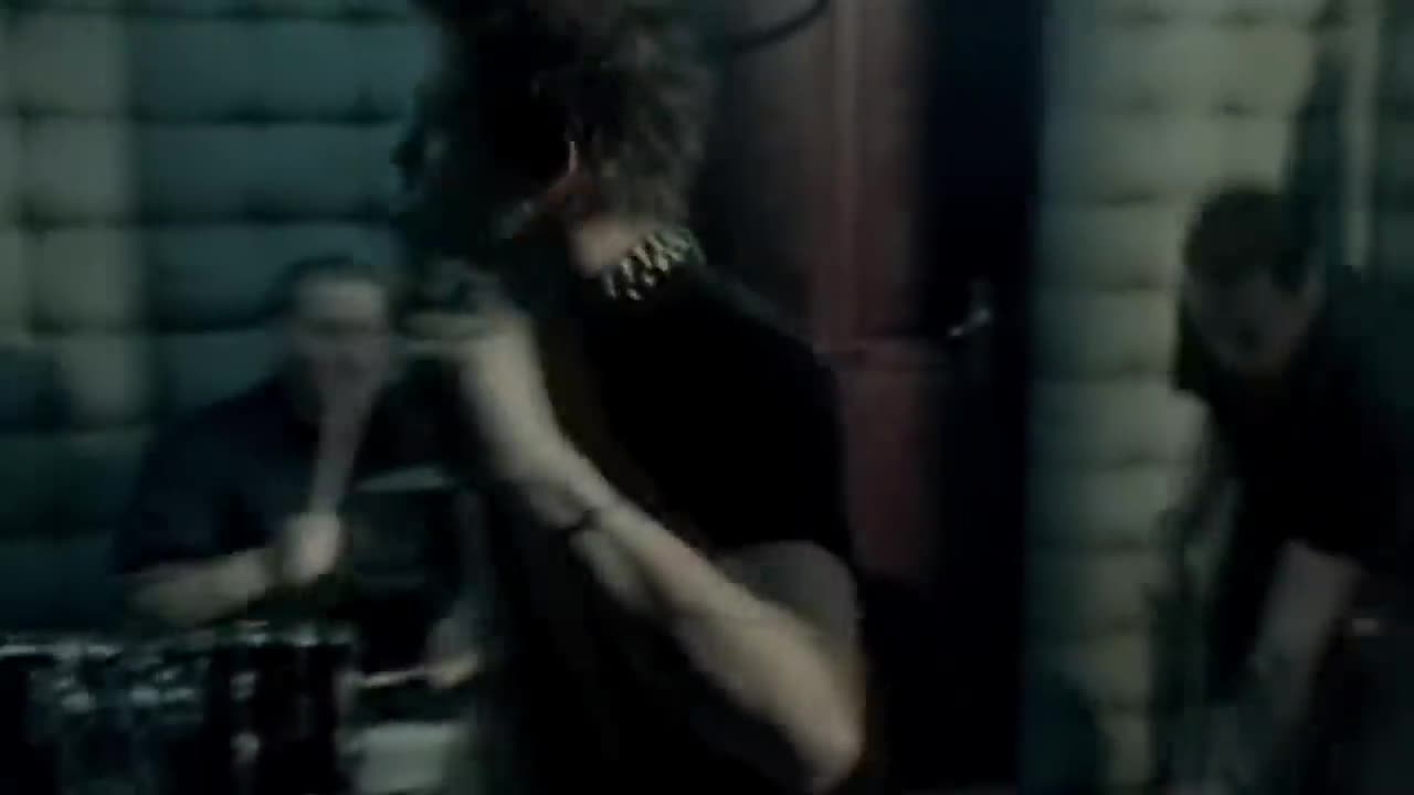 Evanescence -bring me to life (official music vidio)
