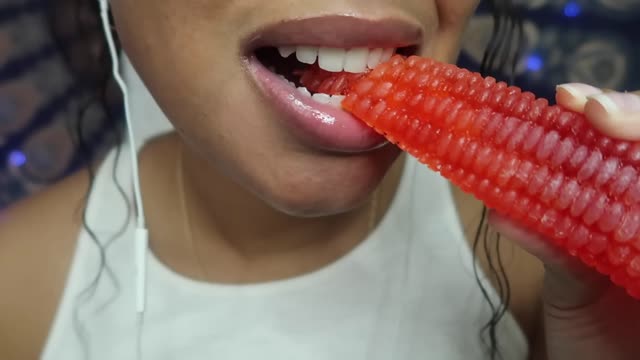 chewing asmr