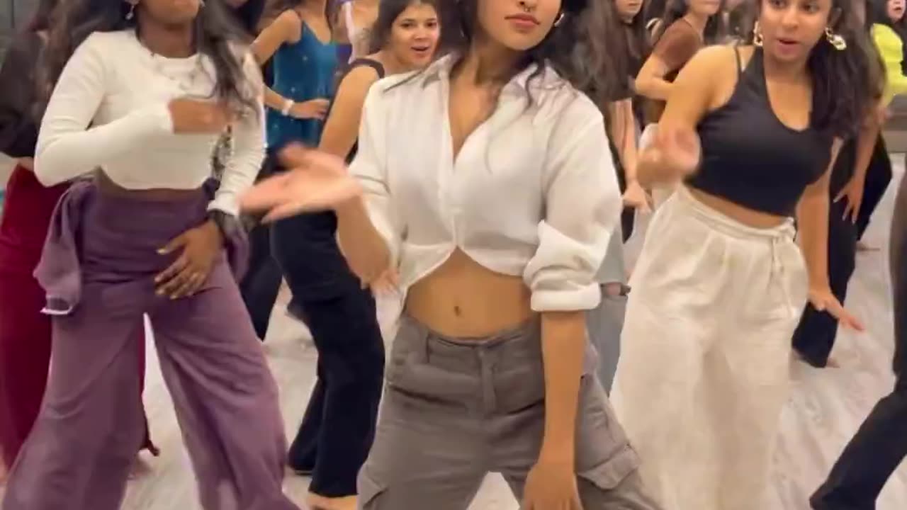 Desi Moves In Dance Trending Video/TrendTracker #shorts #trend #Vairal #new
