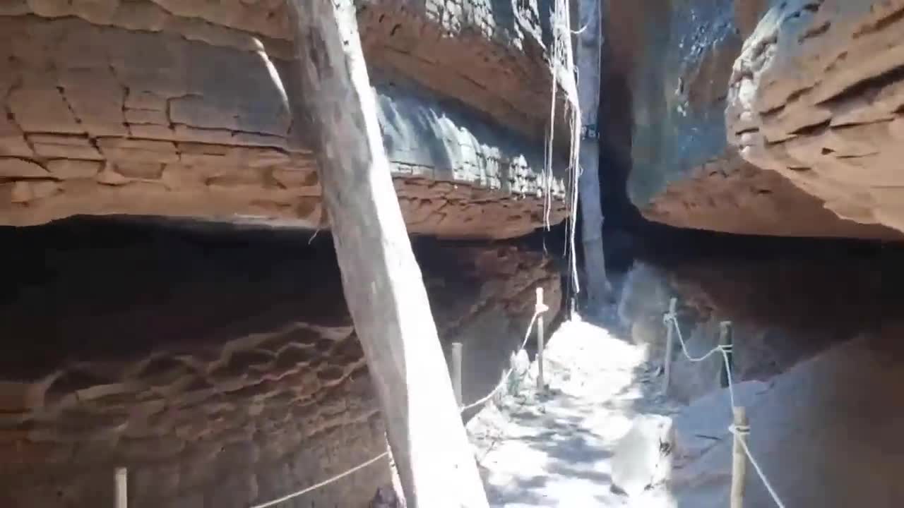 O QUE ELES ENCONTRARAM NAS PROFUNDEZAS DE UMA CAVERNA OS DEIXOU SEM PALAVRAS