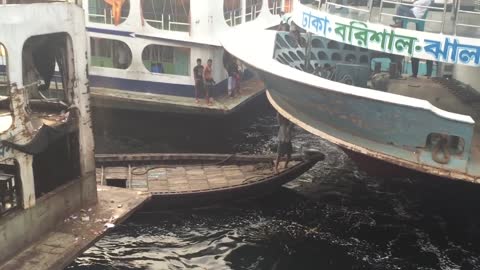 Crazy boat terminal in Bangladesh(1080P_HD).mp4