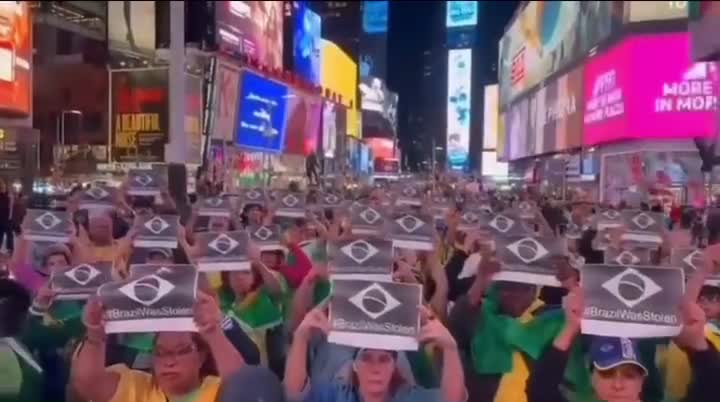 Brazilians in Times Square, November 13, 2022