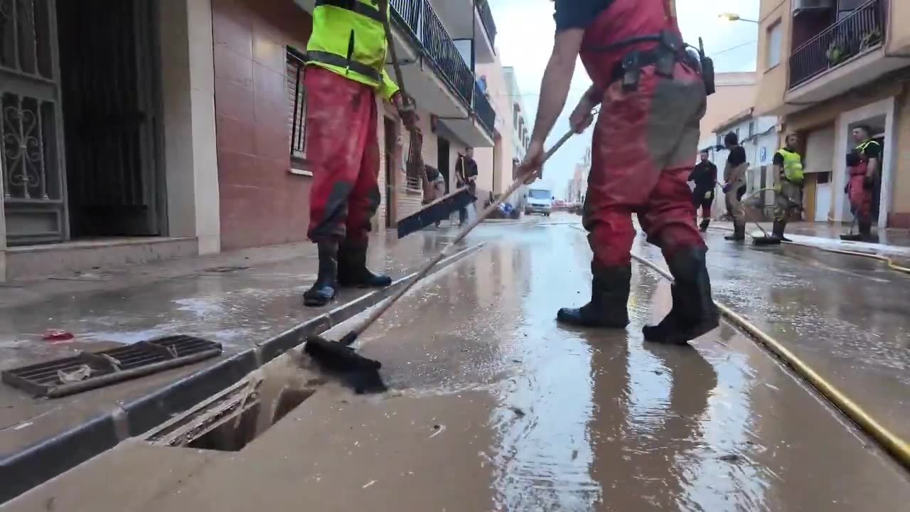 Consejos del Ayuntamiento de Paiporta a los vecinos sobre limpieza de los lodos y barros