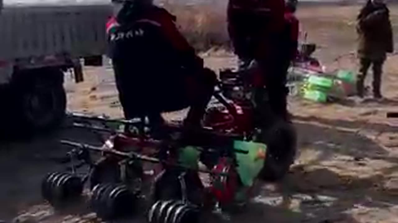 Sitable gasoline engine, gasoline engine with six-