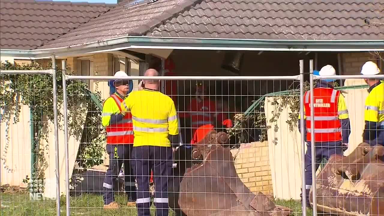 A burst water main has sparked midnight mayhem in our southern suburbs, flooding streets and opening