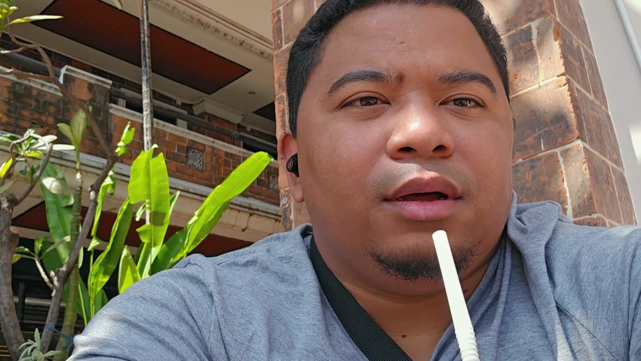 VLOG 2 | Worst apartment in Thailand