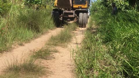 Incredible Skill Trailer Operator Bring Wheeled Excavator Clump To Mountain