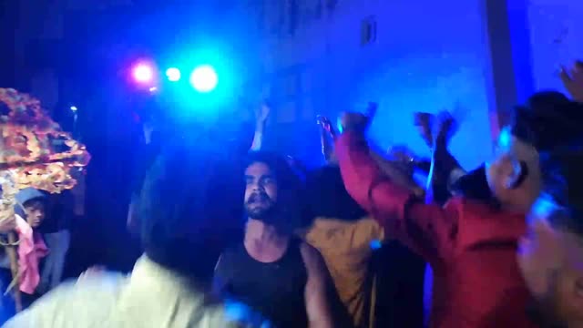 गाँव के भयंकर डांसर
