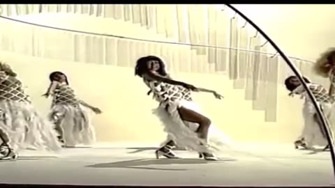 THE MOODY BLUES - RAY THOMAS - LOVE IS THE KEY - LEGS &Co DANCERS