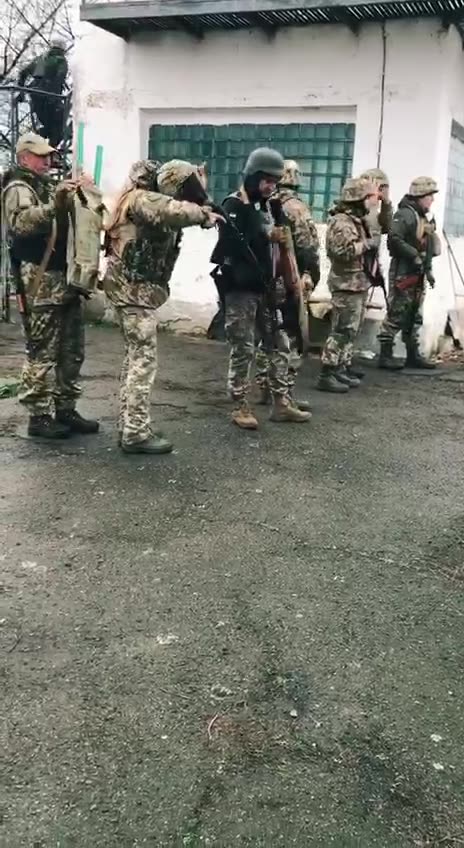 Dozens of Ukrainian Troops Move Out in the Morning