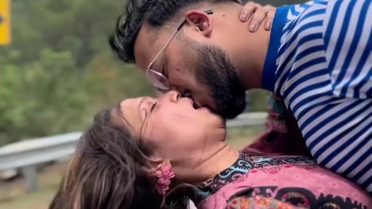 Kissing And me just missing