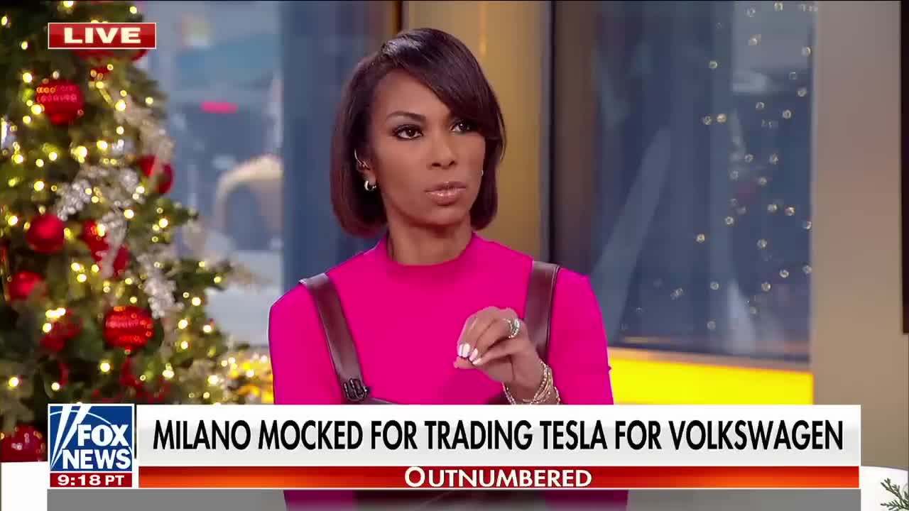 Elon Musk joins Twitter in mocking Alyssa Milano's latest political stunt