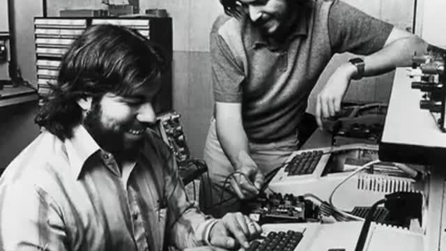 How and why Ronald Wayne became the third business Partner co-founder of the Elite APPLE COMPUTER Resigned the most successful company in history