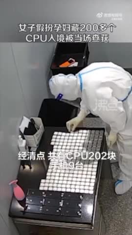 In China, a "pregnant" woman tried to illegally export