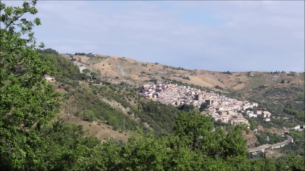 Oriolo e il castello - Calabria