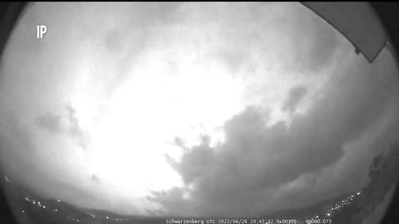 Stunningly bright fireball burst in the sky above Nuremberg, Germany, visible from Italy, France