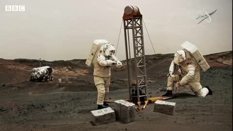 Pictures show 'biggest ever' meteor impact on Mars - BBC News