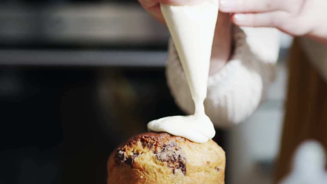 Best Way to Put Ice Cream on the Cake