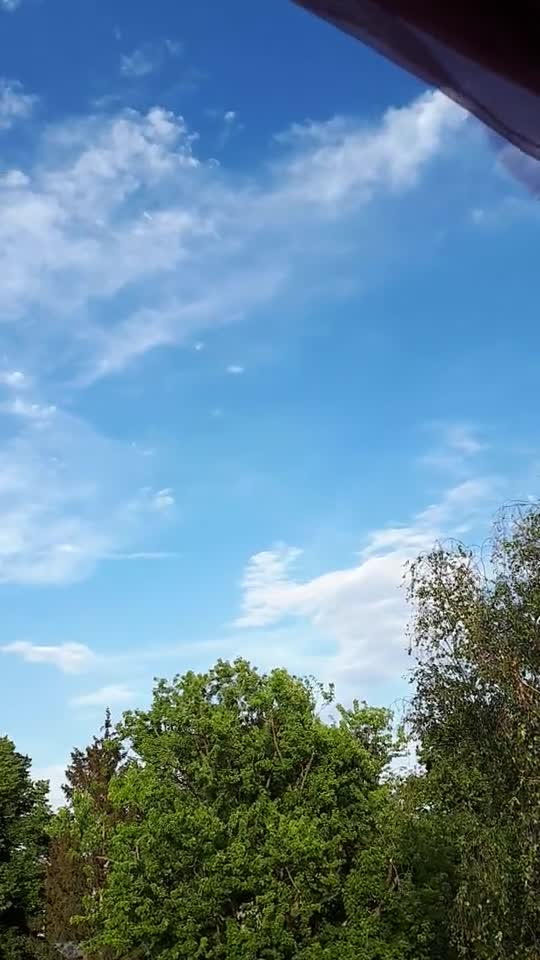 Himmel in Berlin am 3. Juni 2022 um 19:30 Uhr