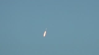 Falcon 9 Launch Coincides with Flight Path of Airliner