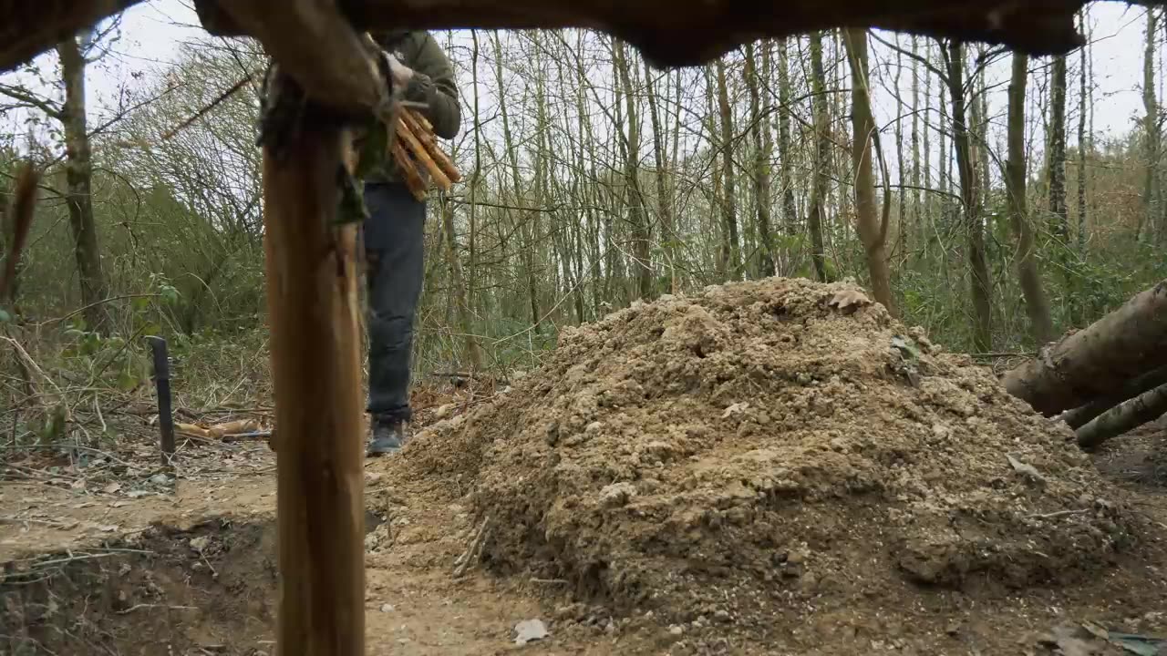 Building complete and warm survival shelter | Bushcraft earth hut, grass roof & fireplace with clay