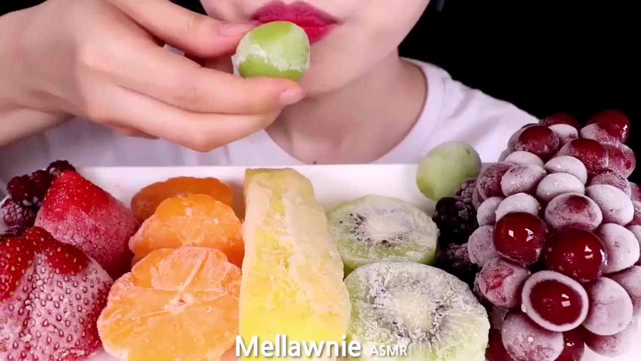 ASMR FROZEN FRUITS 얼린과일 STRAWBERRY, GRAPE, KIWI, PINEAPPLE, BLACKBERRY etc. EATING SOUNDS MUKBANG