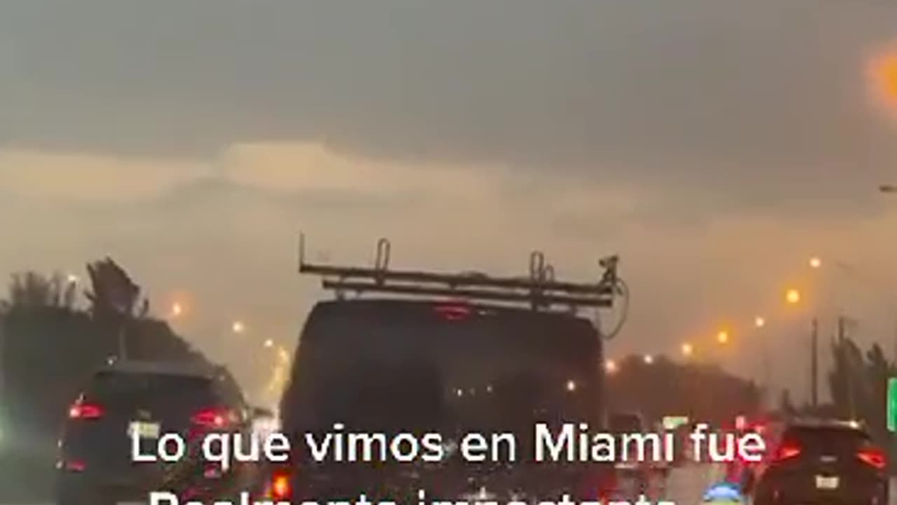 DRIVER FILMS UFO IN THE SKY IN MIAMI 2023