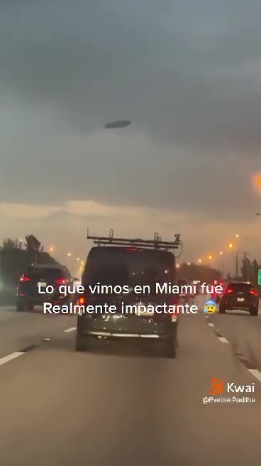 DRIVER FILMS UFO IN THE SKY IN MIAMI 2023