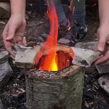This GIRL is just a genius!🔥#camping #survival #bushcraft #outdoors #fire