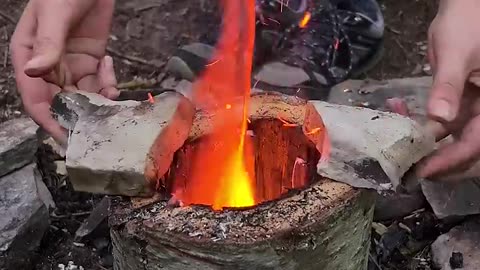 This GIRL is just a genius!🔥#camping #survival #bushcraft #outdoors #fire