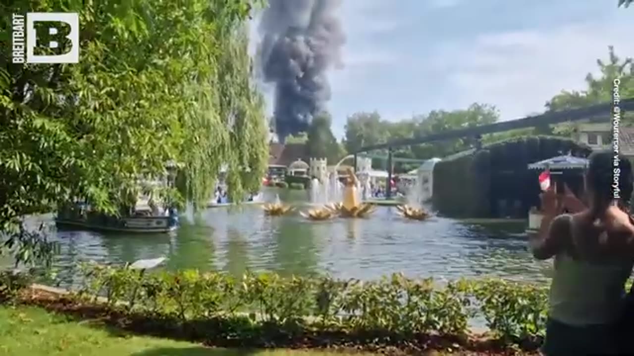 Breitbart News-25,000 Visitors Forced to Evacuate After Fire at Germany's Largest Theme Park