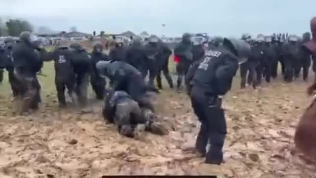 german police vs mud