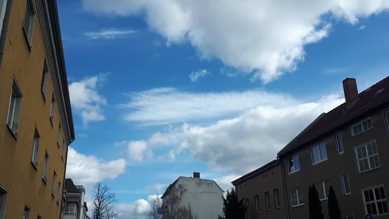 Himmel in Berlin am 4.4.2023 um 13:28 Uhr