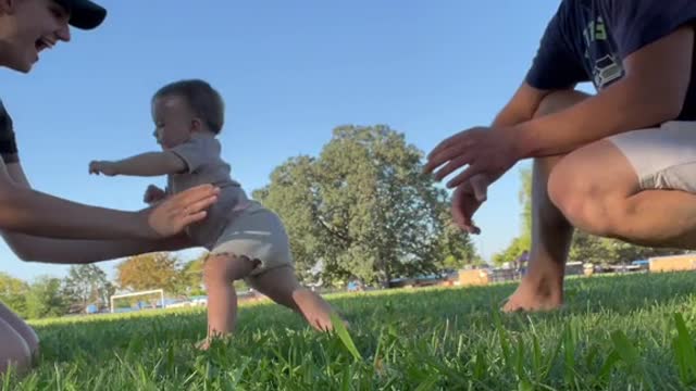 How is she almost walking already?! #firststeps#10monthsold