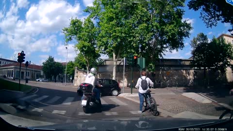 Car Accidentally Hits Sign Board While Reversing After Taking Wrong Turn