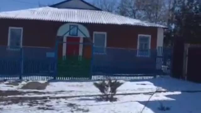 The flags of the LPR and the Russian Federation are raised over the administration of the village