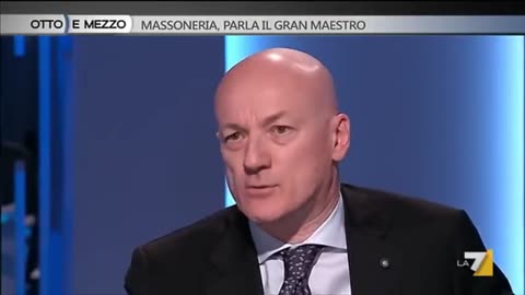 Intervista del 2014 di Lilli Gruber al Gran Maestro passato della Massoneria del Grande Oriente Stefano Bisi che dice in tv che i massoni pagano 500 euro l'anno di retta e lui prenda 129000 euro l'anno lordi oltre lo stipendio o pensione...