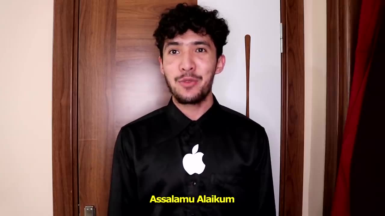 Muslim goes to Apple Store