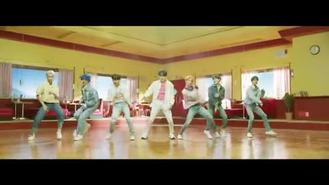 BTS - Boy with Luv official MV